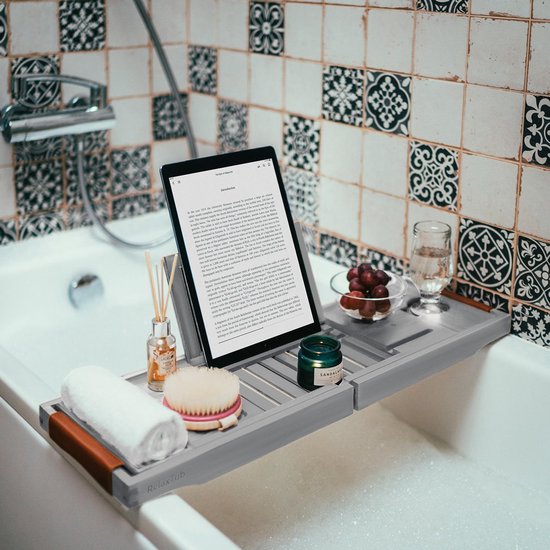 RelaxTub® Badewannenbrett - Badewannenbrett für die Badewanne - Badewannenregal - Verstellbar - Rutschfest - Badewannenbrett Grau - Badewannenbrett Holz - Badewannenregal mit Buchhalter, Tablet-Halter & Spiegel