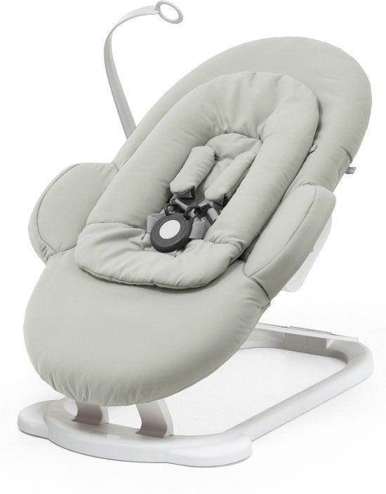 Stokke® Steps™ Wippstuhl – Soft Sage/Weißes Gestell