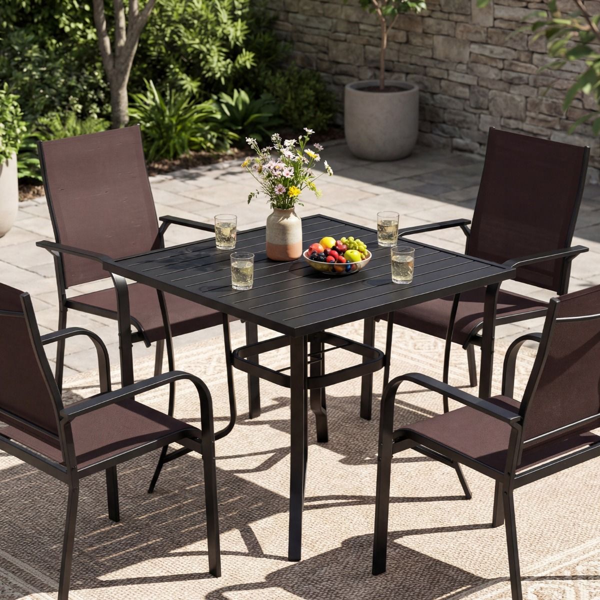 Coast Gartentisch mit Sonnenschirmloch – quadratischer Esstisch – Lattenplatte – schwarz – 91 x 91 cm