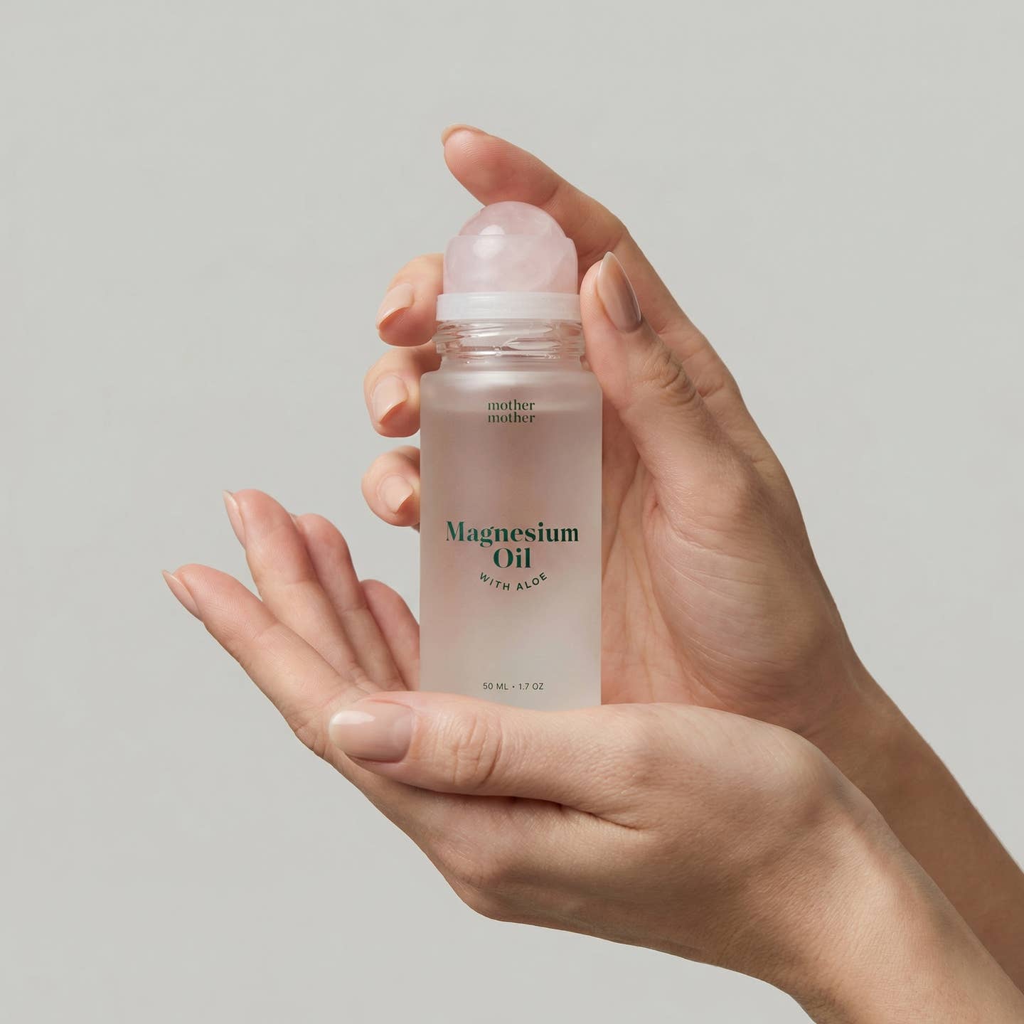 Mother Mother Magnesiumöl-Roll-on mit Aloe und Rosenquarz-Roller – 50 ml – Transparente Glasflasche