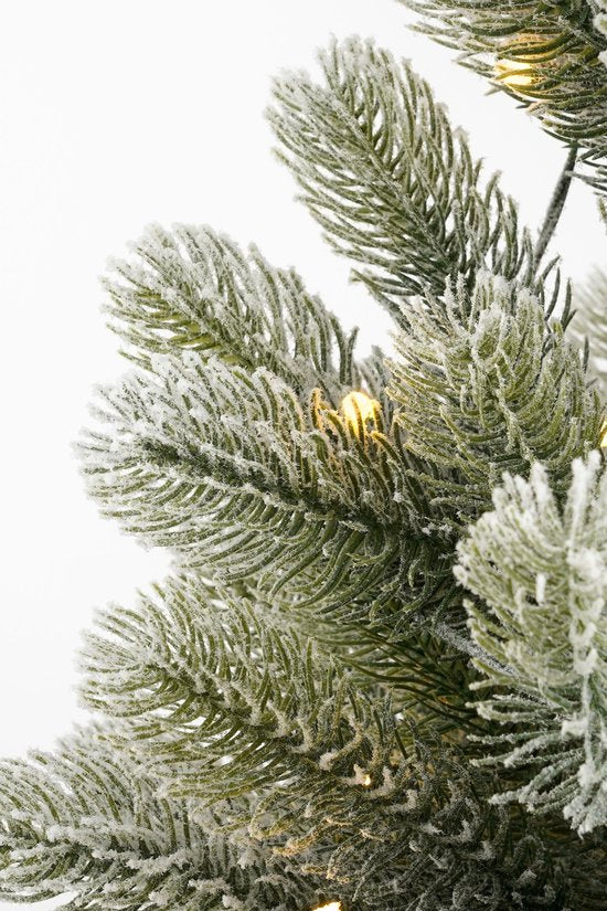 Black Box Trees Nagoya Kunstweihnachtsbaum mit Beleuchtung – Kunstbaum H 90 x T 42 cm – Kunstweihnachtsbaum mit verschneiten Zweigen – im Kunststofftopf – Weihnachtsdekoration für den Innenbereich – mit Batterie und Zeitschaltuhr – 175 Zweige