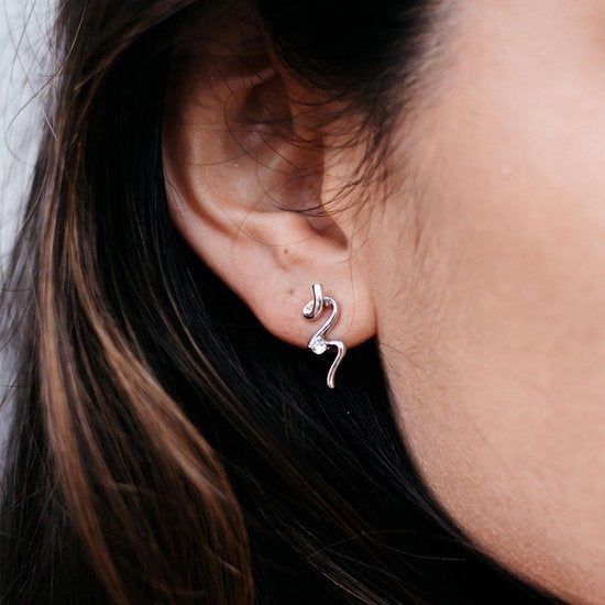 Yolora Damen Ohrringe mit Kalpa Camaka Kristallen - Farbe Silber - 18K Weißgold plattiert - Ohrstecker