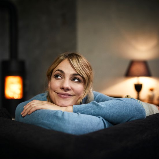 Philips LED-Lampe – Standardform mit E27-Fassung – Warmweißes Licht: 2700 K – 40 W – Klarglas – 6er-Pack
