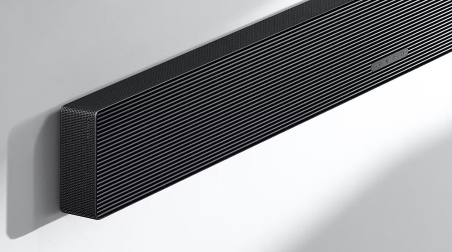 Samsung - Q-Series Soundbar & Wireless Subwoofer - HW-QS700F - Cinematic Dolby Atmos - Q-Symphony & SpaceFit Sound - Schwarzes Metall & Kunststoff