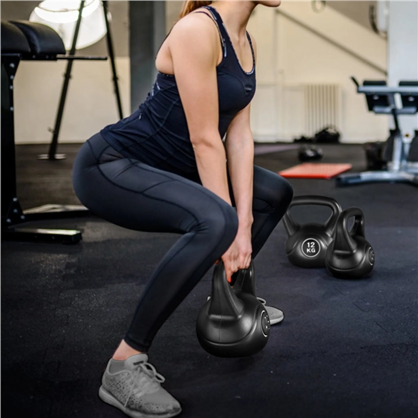 Yaheetech Kettlebell 12 kg - 26 x 22 x 30 cm - mit hartem Kunststoffgehäuse und abgerundeten Kanten und flacher Basis - für Krafttraining und Heimgebrauch - schwarzer Kunststoff und Beton