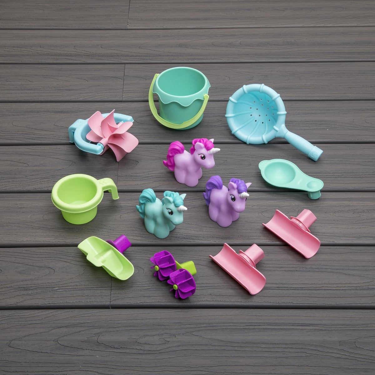 Step2 Rain Shower Splash Unicorns Wassertisch - Einhorn mit 13-teiligem Zubehörset - Wasserspielzeug für Kinder - Spieltisch mit Wasser für Garten/Außenbereich