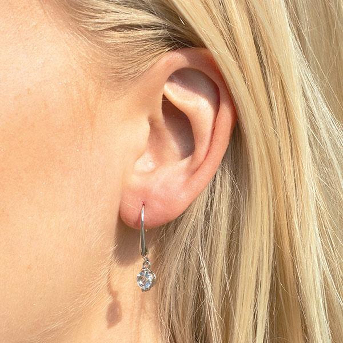 Yolora Damen Ohrringe mit Kalpa Camaka Kristallen - Silber - 18K Weißgold vergoldet - Damen Ohrringe Silber - Schmuck - Luxus Geschenkbox - Geschenkbox - Exklusive Geschenkbox - Schöne Geschenkverpackung