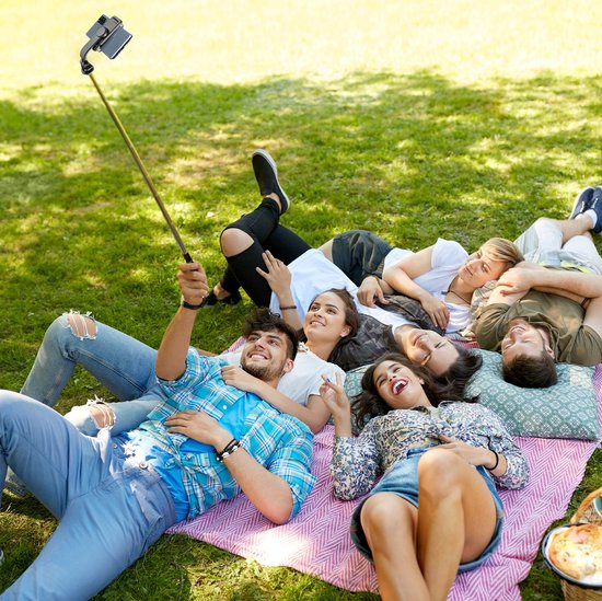 Studio ME Selfie Stick - Universal - Stativ - 100 cm - 360° Drehung - Mit Bluetooth-Fernbedienung