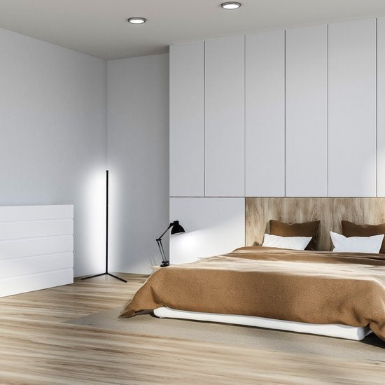 Grundig LED Stehleuchte - Stehleuchte 140cm - Dimmbares RGBW und weißes Licht - Inkl. Fernbedienung und Musiksensor