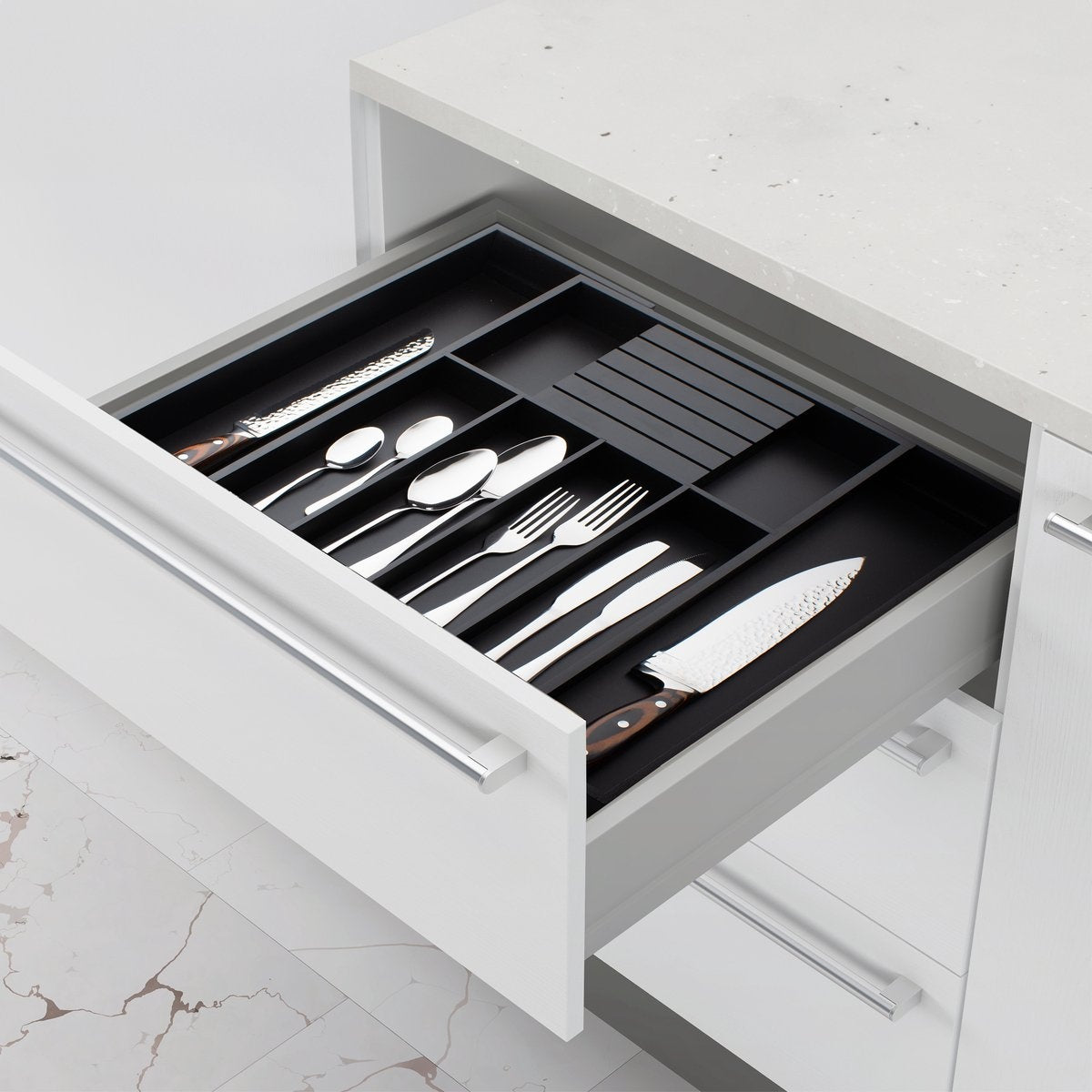 Nimma Besteckkasten - Ausziehbar - 7-Besteckschubladen - 43,5 cm tief - 5cm hoch - Bambusholz - Schwarz