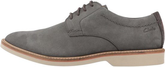 Schlichte Spitzenschuhe mit Lederfutter