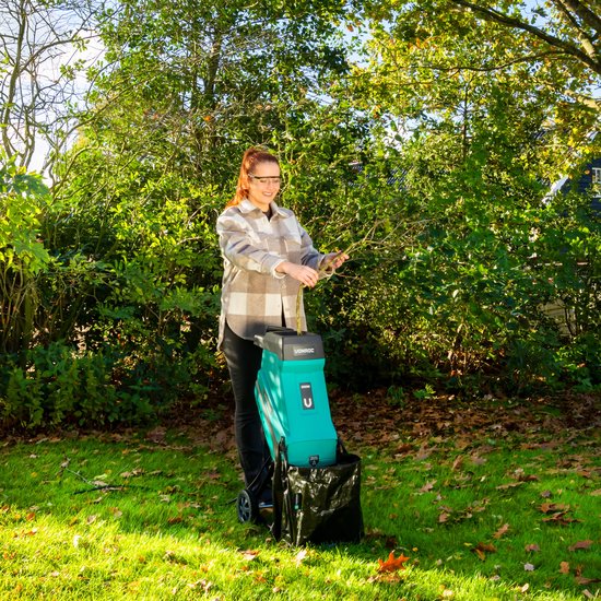 VONROC Schredder/Häcksler 2500W - Für Äste bis zu Ø45mm - Inkl. 45L Auffangbeutel & Schiebestock