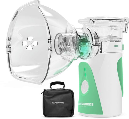 Vulpes Goods® HealthCare - Aerosolgerät - Ultraschallvernebler Inhalator - Vernebler - Inhalationsgerät für Kinder, Erwachsene & Babys - Hilft gegen Atemwegserkrankungen - Inkl. 3 Düsen & Deluxe Reisetasche