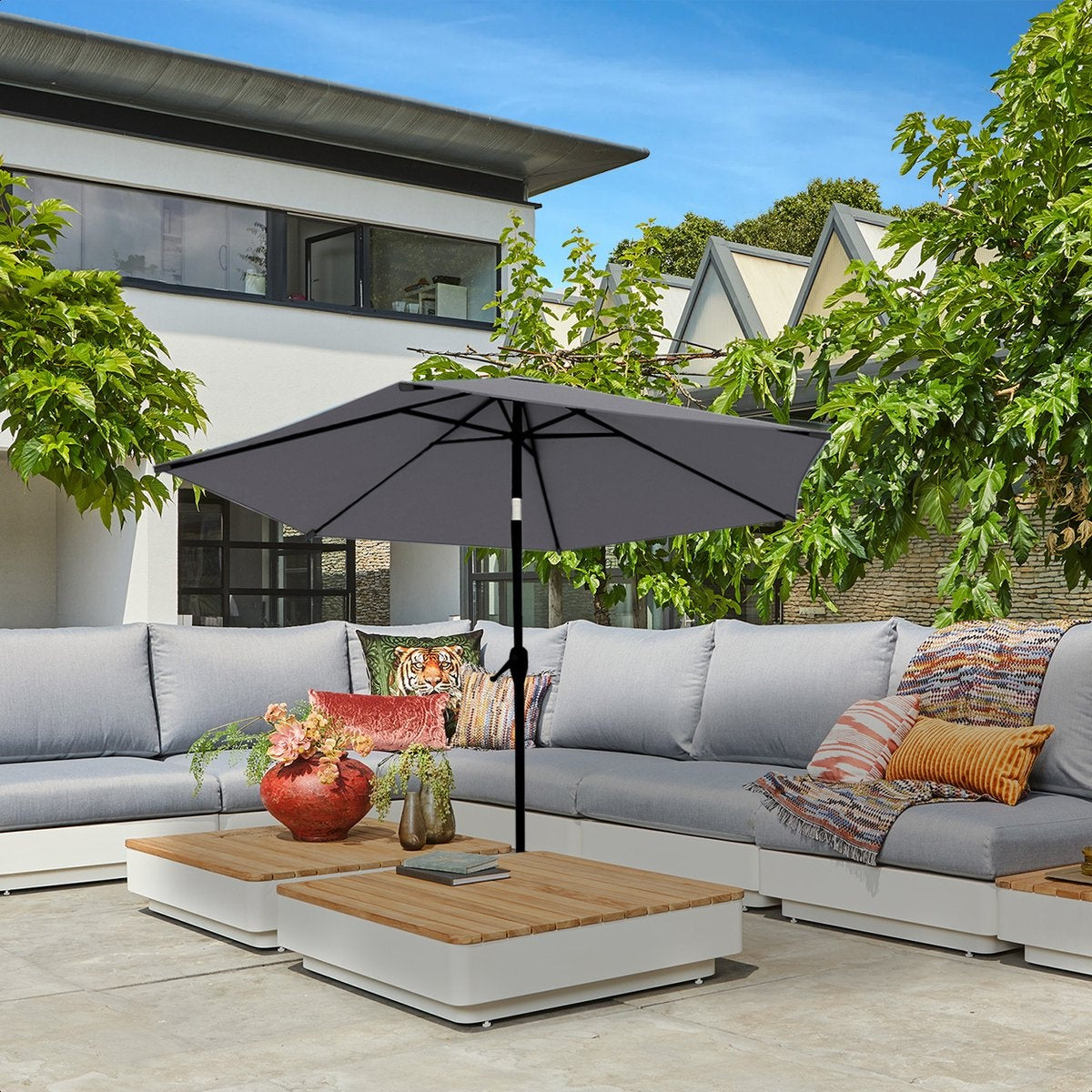 LifeGoods Sonnenschirm - 270 cm - 30° neigbar - Wasserdicht - Mit Bezug - Dunkelgrau
