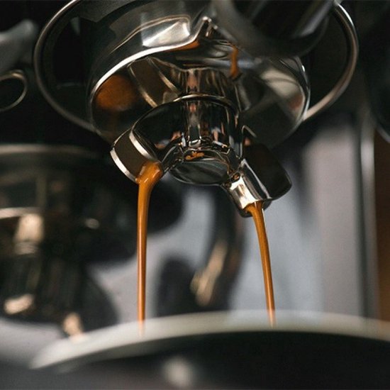 Sage die Barista Touch™ Black Truffle Piston Maschine mattschwarz
