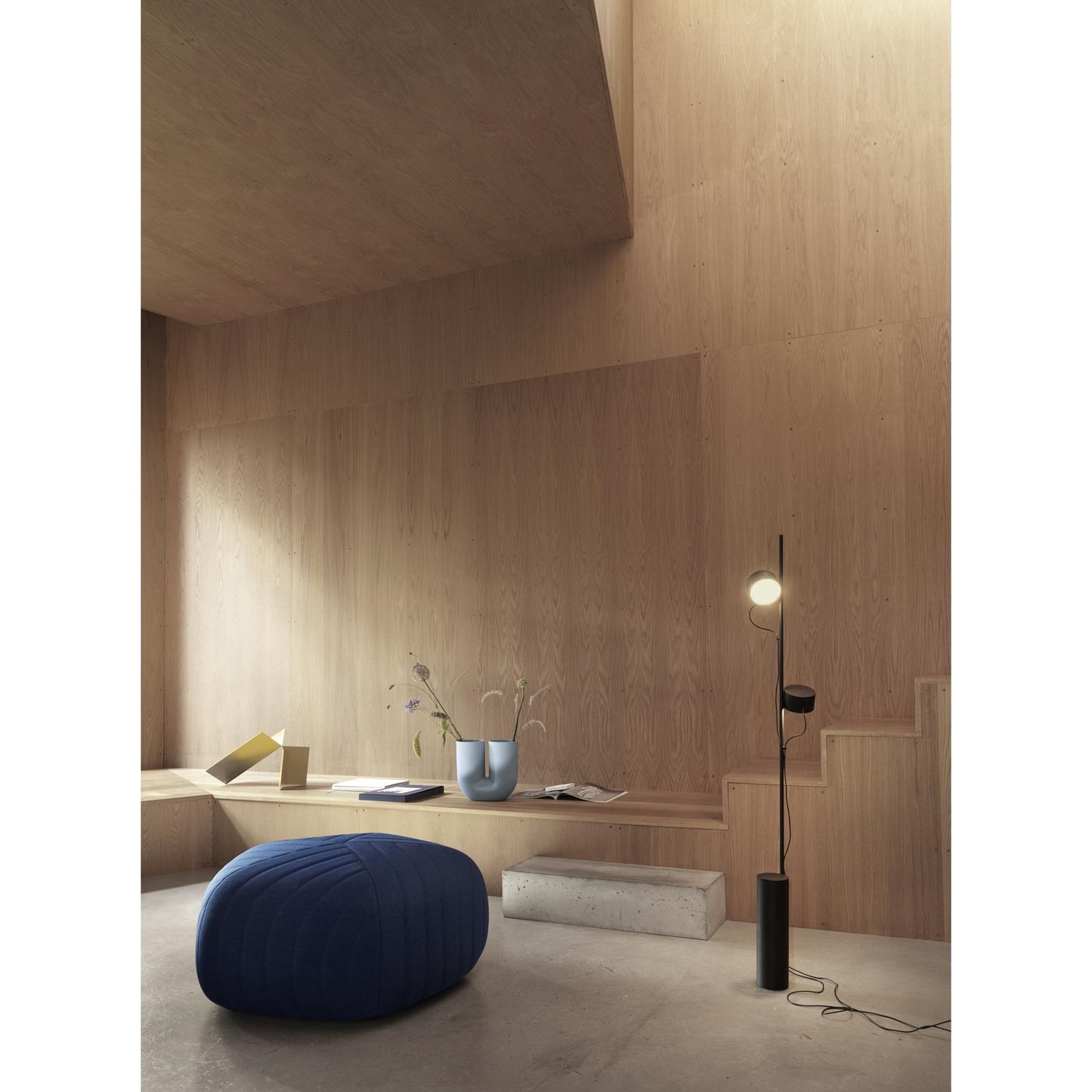 Muuto Post Stehleuchte Schwarz - 136.2 cm hoch - Ø9.5 cm