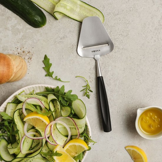 Boska Käsehobel Milano+ - Käsehobel für Hartkäse - Spülmaschinengeeignet - Käsehobel Schwarz - Geschenkideen - Küchenartikel - Küchenzubehör - 10 Jahre Garantie