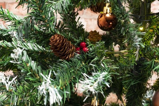Weihnachtsgeschenke Künstlicher Weihnachtsbaum - Fichte mit Tannenzapfen - Weihnachtsdekoration für drinnen - 1024 Wipfel - 210 cm - Grün