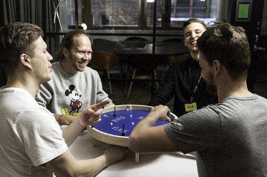 Klask – Brettspiel für 4 Spieler – Magnetspiel – Brettspiele für Erwachsene und Kinder