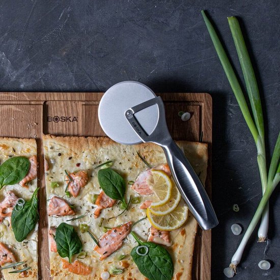 Boska Pizzaschneider Monaco+ - Pizzaroller - Edelstahl - Ergonomischer Pizzaschneider - Geschenkbox - Geschenkideen für Männer - Küchenutensilien - Küchenzubehör - Lebenslange Garantie