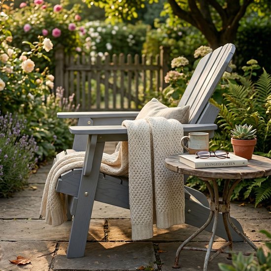 AXI Rosalie Adirondack Stuhl Grau – Loungesessel aus Holz mit Armlehnen – Zusammenklappbar – Hohe Rückenlehne – Gartenstuhl – 75,5 x 86,5 x 85 cm – 100 % FSC-zertifiziertes Hemlockholz