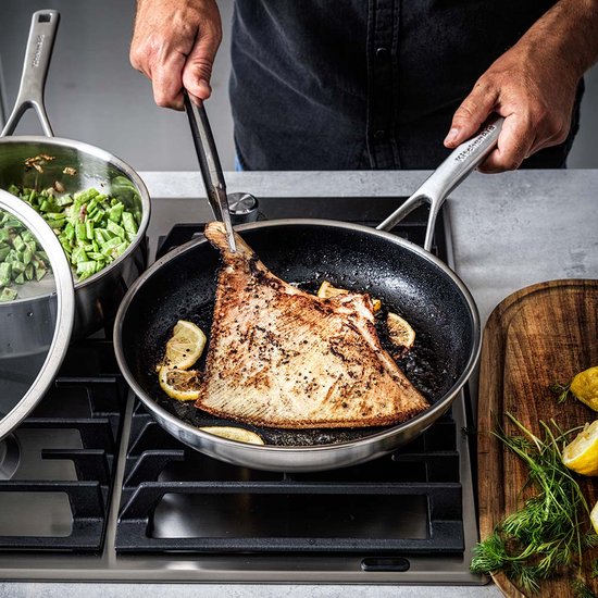 KitchenAid Multi-Ply Bratpfanne, Ø 24 cm – Edelstahl – induktionsgeeignet – Antihaftbeschichtung – PFAS-frei