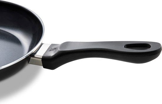 BK Vivid Stielkasserolle 16 cm – 1,6 l – PFAS-freie Antihaftbeschichtung – Induktionsgeeignete Stielkasserolle – Keramikpfanne – Ofenfest bis 160 °C – Kaltgriffe – Ohne Deckel – Schwarz