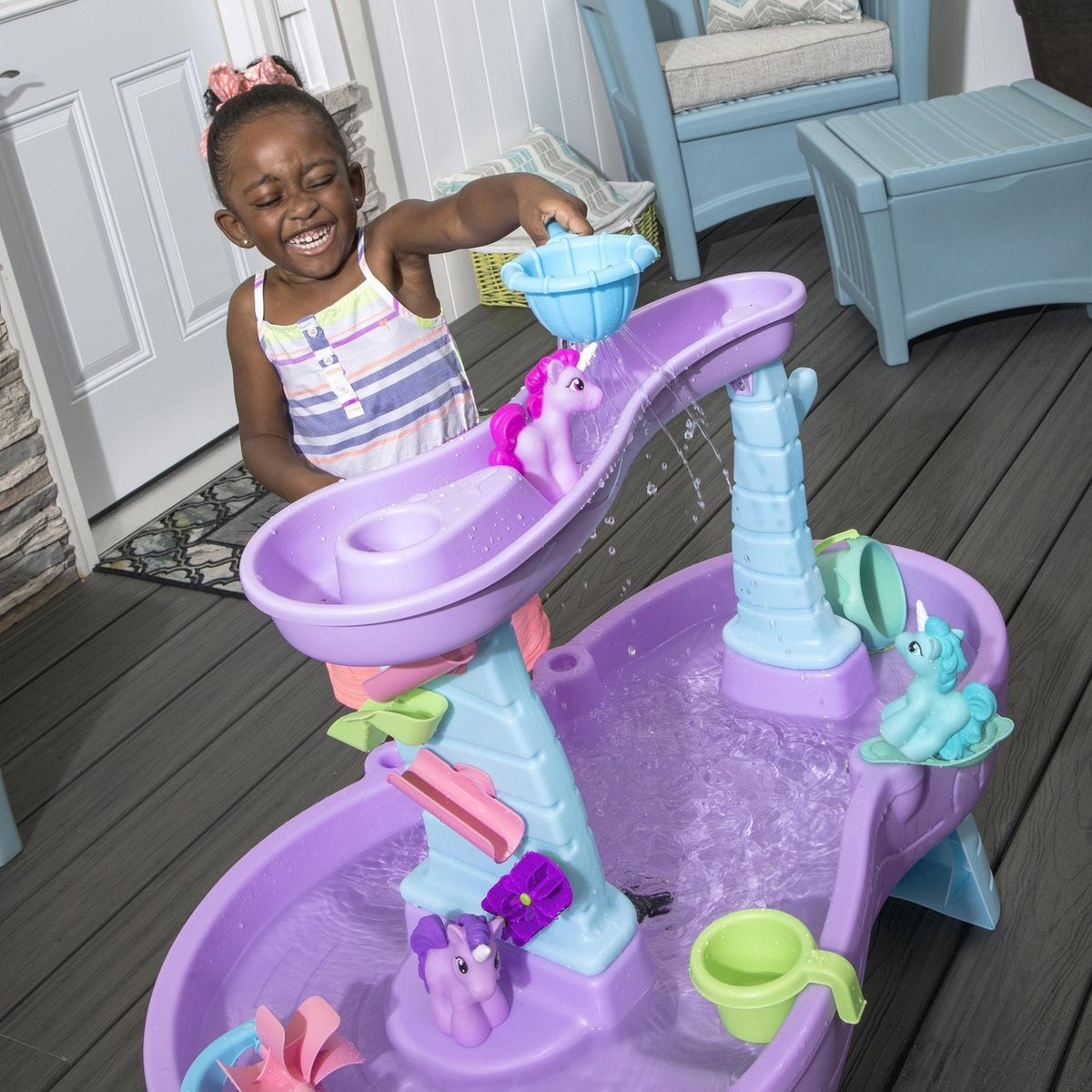 Step2 Rain Shower Splash Unicorns Wassertisch - Einhorn mit 13-teiligem Zubehörset - Wasserspielzeug für Kinder - Spieltisch mit Wasser für Garten/Außenbereich