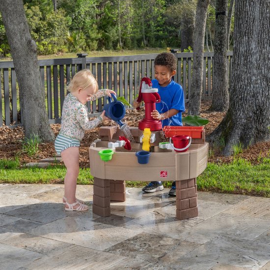 Step2 Pump & Splash Discovery Wassertisch – Mit Wasserpumpe und 8 Zubehörteilen – Wasserspieltisch für Kleinkinder – Spielzeug für draußen ab 2 Jahren – Aktivitätstisch mit Wasser für den Garten / den Außenbereich