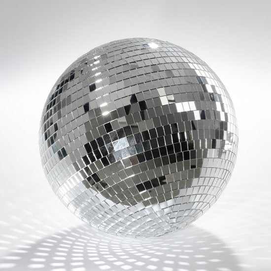 Mica Decorations Discobal Weihnachtskugel – Weihnachtskugeln für eine stimmungsvolle Weihnachtsdekoration zu Hause – Weihnachtsbaumschmuck mit Spiegelglanz-Effekt – Ø 50 cm – Silber – Vormontiert
