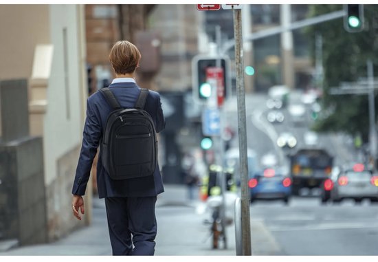 Kensington Contour™ 2.0 15,6-Zoll-Rucksack – strapazierfähiges, wasserabweisendes Material – ergonomisch – schwarz