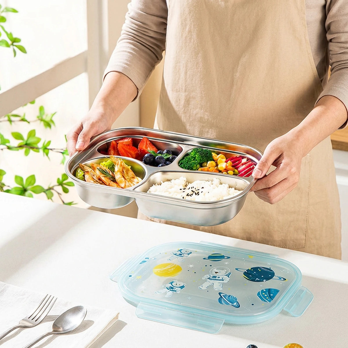 Maxcook Bento-Lunchbox – 4 Fächer – Edelstahl 316 – Weltraumdesign – MCWA5499-Behälter mit Deckel mit Weltraum-Astronauten-Motiv, tragbarer Lunchbehälter für das Büro oder ein Picknick MCWA5499