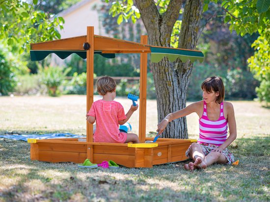 AXI Lily Holzsandkasten mit verstellbarem Dach in Braun/Grün – Mit Sitzbänken, Bodenplane und Schutzhülle – FSC-zertifiziertes Holz – 118 x 118 cm