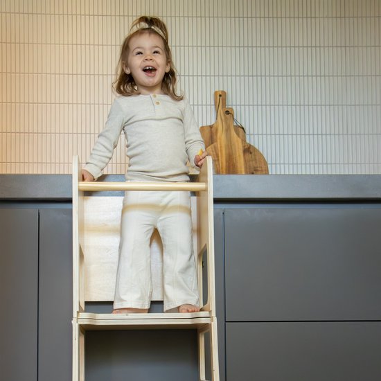 Sunny Mae 2-in-1-Lernturm – Lernturm und Spielmöbel aus Holz für Kinder – Umwandelbar in einen kleinen Tisch mit Stuhl – Mit Kreidetafel – Von Montessori inspiriertes Küchenhelferchen – Sicheres und pädagogisches Spielzeug