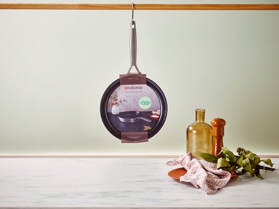 Brabantia Dusk Bratpfanne Ø 28 cm – 100 % PFAS-frei – Keramik-Antihaftbeschichtung – Induktionsgeeignet – spülmaschinen- und ofenfest – Grau