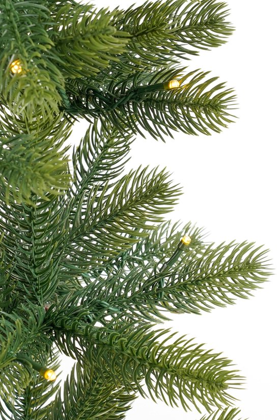 Black Box Trees Nagoya Kunstweihnachtsbaum mit Beleuchtung H120 x Ø60 cm – Weihnachtsbaum für den Innenbereich – Kunstbaum mit 212 PE-Tannenzweigen – Schlankes Modell Ø60 cm – Grün