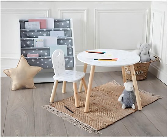 Weißer Kinderstuhl mit Motiv