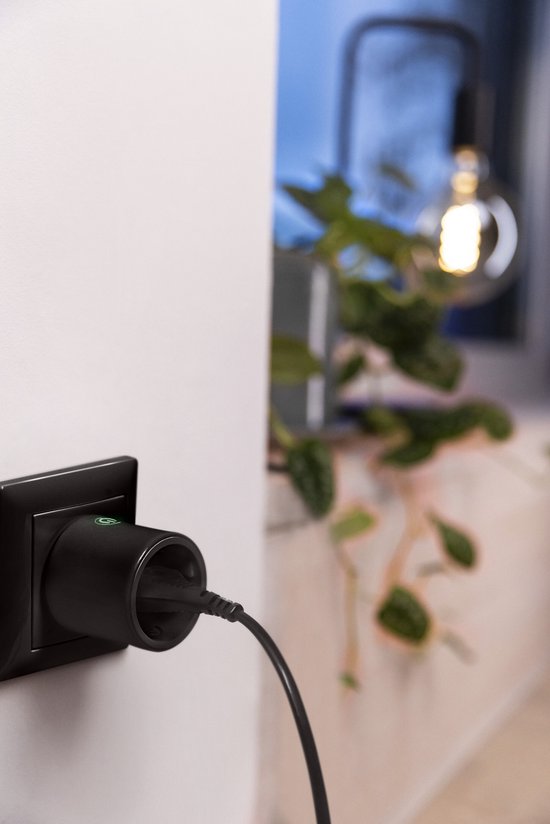 LEDVANCE SMART+ Intelligente Steckdose für den Innenbereich mit ZigBee-Technologie, bindet herkömmliche Geräte in das Smart Home ein, misst und spart Stromverbrauch, kompatibel mit Alexa oder Google, schwarz, 1er-Pack