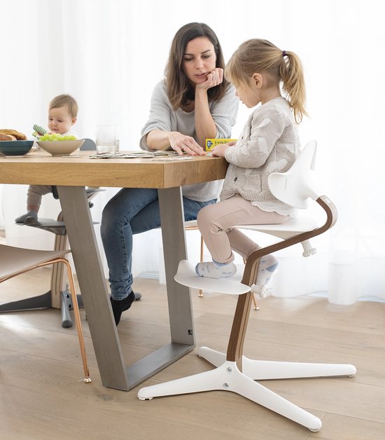 Stokke® Nomi® Kinderstuhl – Eiche – Weiß