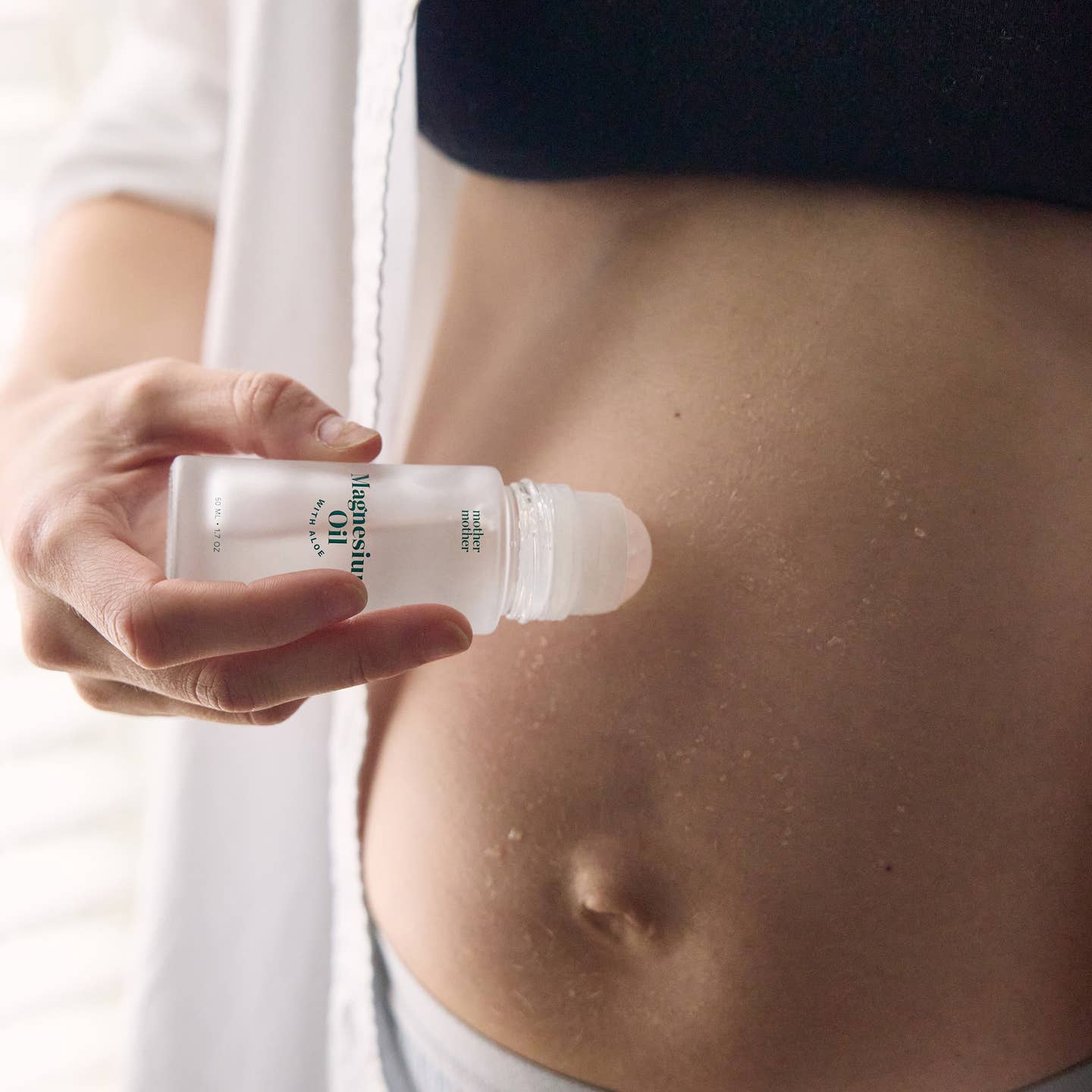 Mother Mother Magnesiumöl-Roll-on mit Aloe und Rosenquarz-Roller – 50 ml – Transparente Glasflasche
