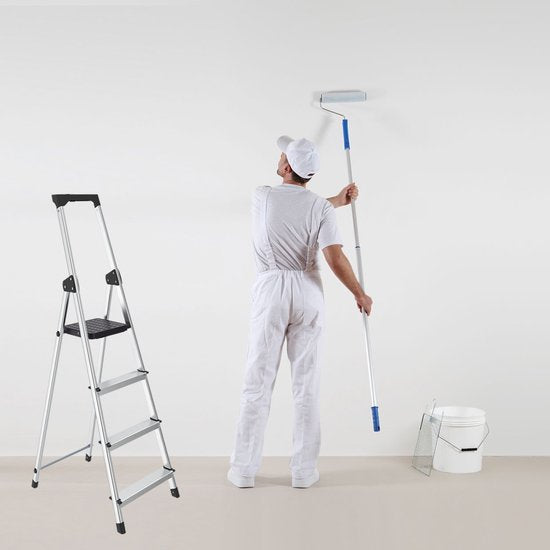 BRASQ Haushalts-Stufenleiter 4 Stufen Silber - klappbare Aluminium-Küchen-Stufenleiter für den privaten und professionellen Einsatz - Leiter - Rutschfest