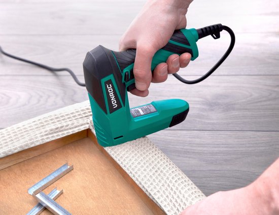 VONROC Elektrotacker - Komplettset Inkl. 900 Klammern & 300 Nägel - Schussfrequenz: 30/min