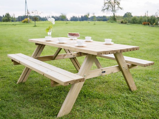 AXI Julie Picknicktisch aus Holz, klassisch, 177 x 154 cm – Naturfarben