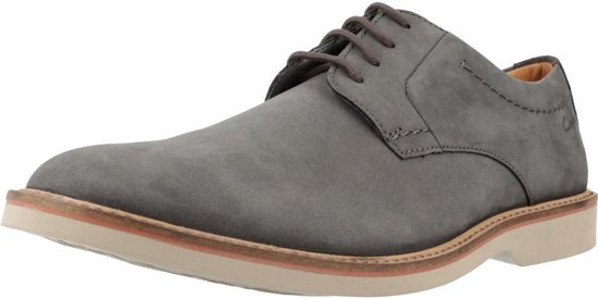 Schlichte Spitzenschuhe mit Lederfutter