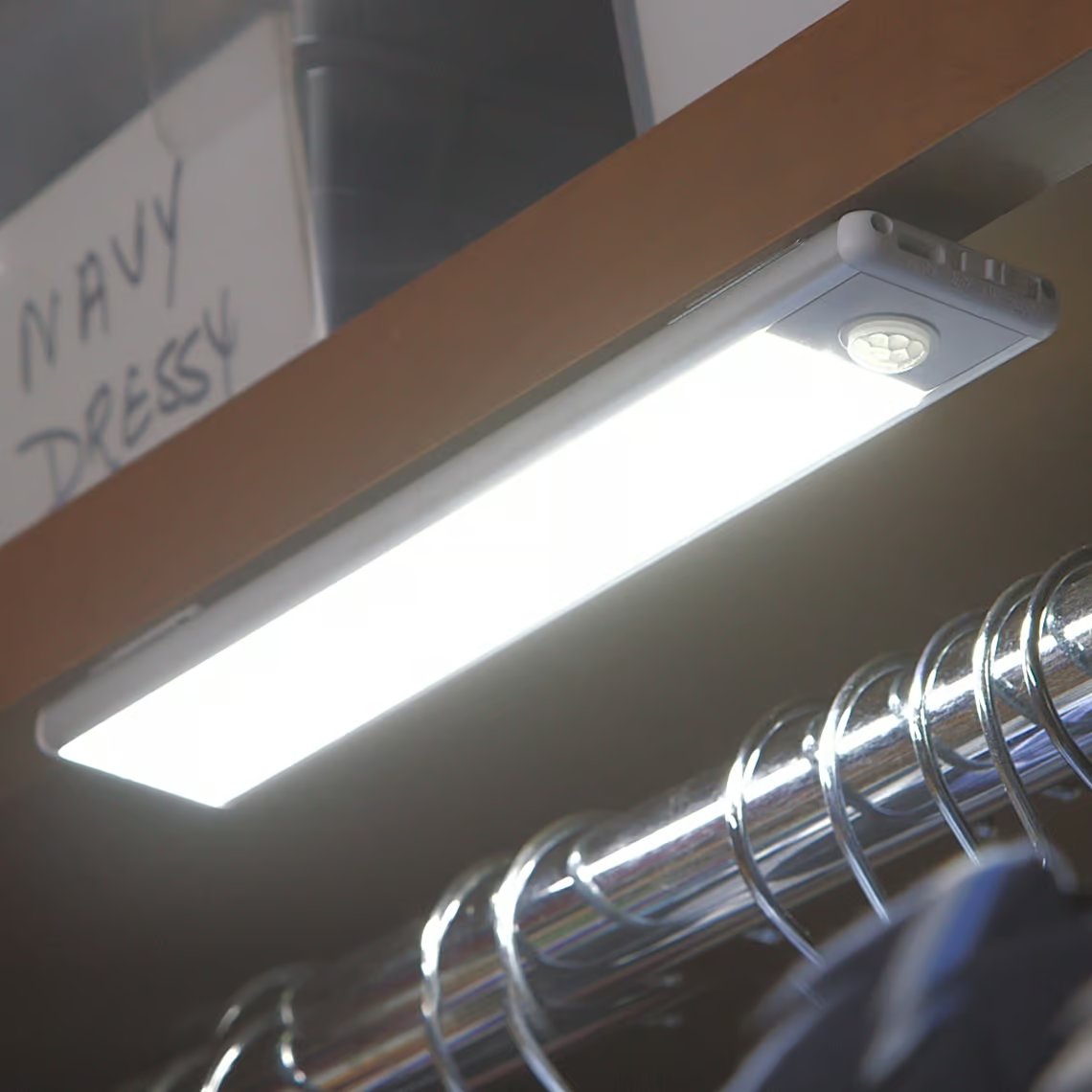 HandyLUX Slim Bright LED-Lichtleiste – magnetisch befestigbar – Bewegungssensor – kabelloser Betrieb – ultrahelles Licht