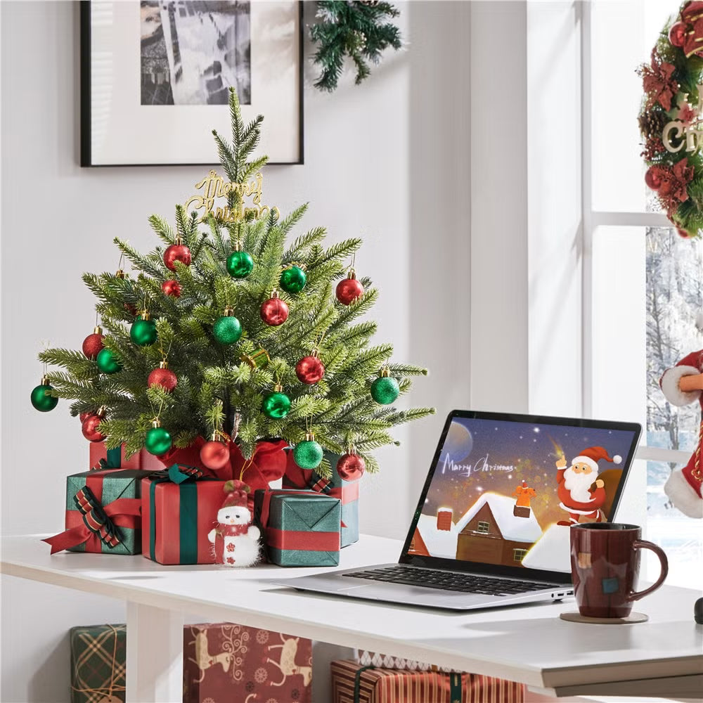 Yaheetech Künstlicher Weihnachtsbaum Mini - 61 cm - Mit 62 Zweigen und schwerem Betonsockel und dekorativer roter Stoffhülle - Für Tisch und Fensterbank - Grünes Polyethylen und Metall - 58 x 58 x 61 cm