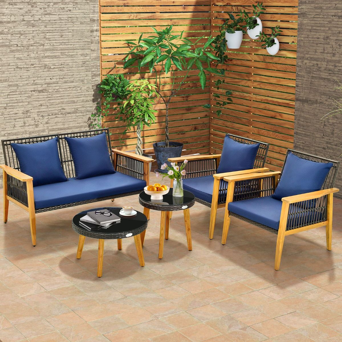 Coast 5-teiliges Rattan-Möbel-Set für den Außenbereich Braun mit marineblauen Kissen - 2 Stühle, Loveseat und 2 Couchtische (Stuhl 75x76x80 cm, Loveseat 132x76x80 cm, Tisch Ø48 cm & 60x38 cm)