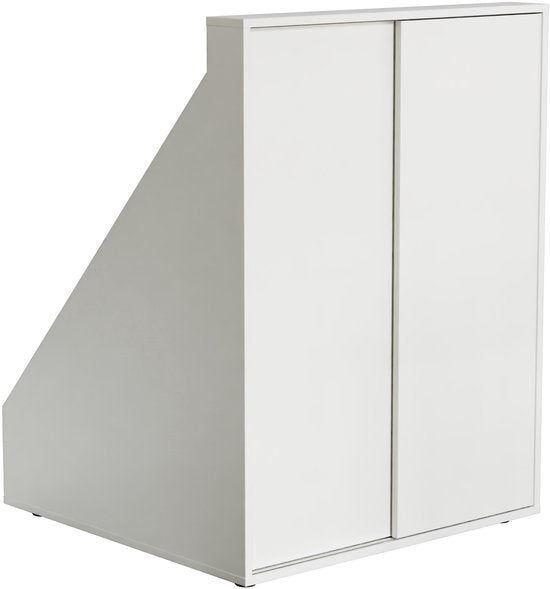 Aufbewahrungsschrank unter der schrägen Wand im Schlafzimmer im Dachgeschoss – Schrank, der an eine Dachschräge passt