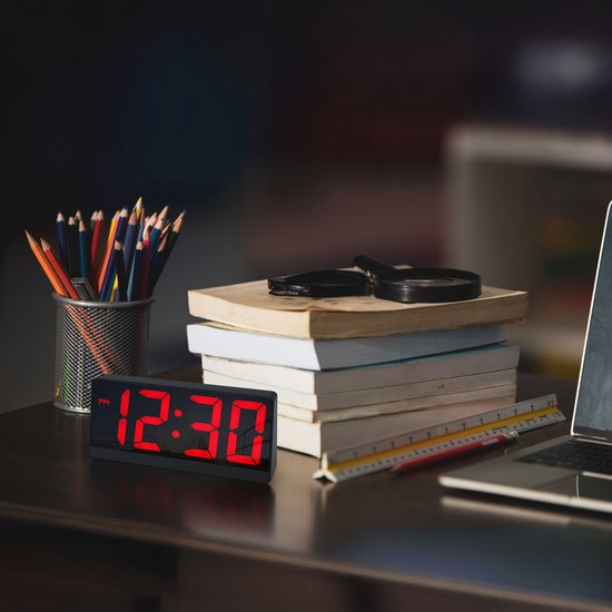 Caliber Digitaler Wecker – Digitale Wecker – Einstellbare Schlummerzeit – Wecker – Dimmbares Display – Digitale Uhr für das Schlafzimmer – USB-Ladegerät