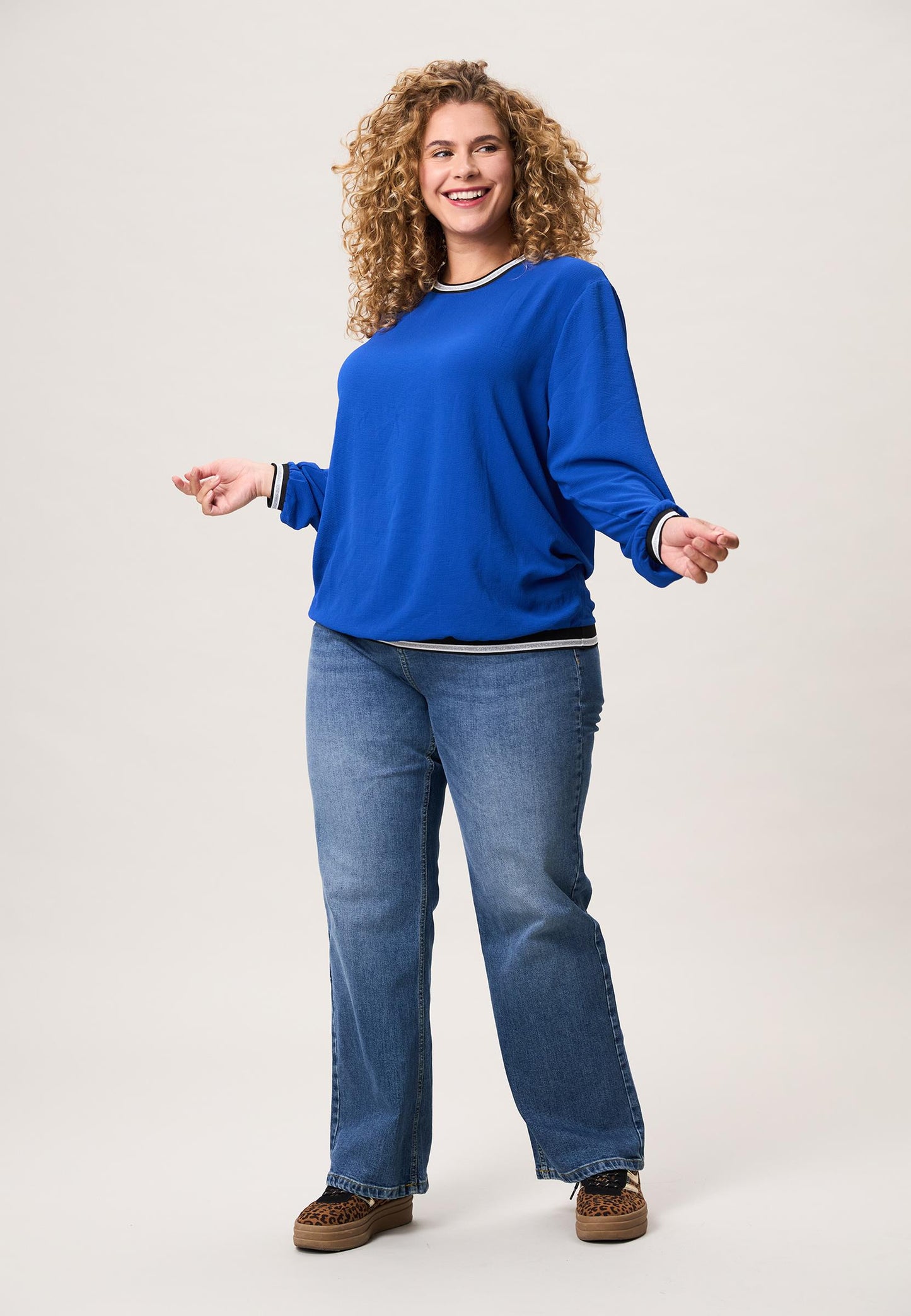 Romy Bluse PL - Kobaltblau - Größe 48 - Bequemes Oberteil mit sportlichen Details